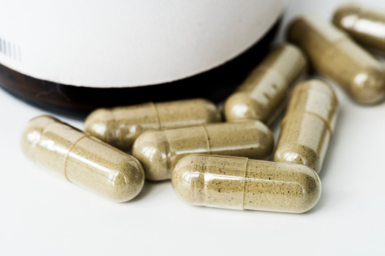 Buying Moringa Leaf Capsules in Malaysia: Online vs. Retail Stores