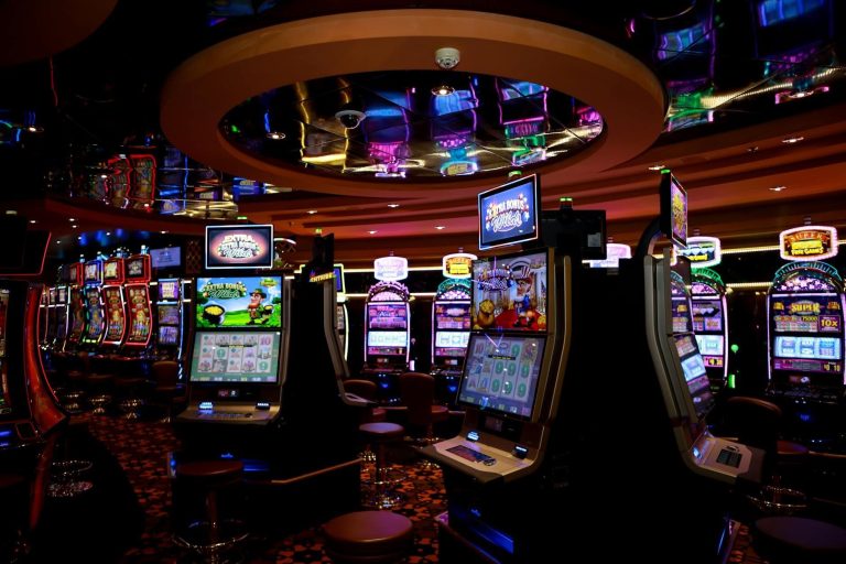 How A Slot Game Online Uses Software To Deliver Random Outcomes